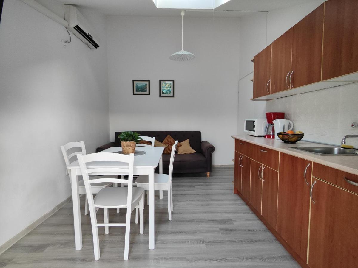 Urban Apartment *